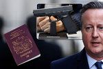 Bodyguard expremiéra Camerona vyděsil cestující, na záchodě zapomněl nabitou zbraň i politikův pas.