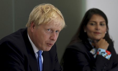 Premiér Boris Johnson s ministryní vnitra Priti Patelovou