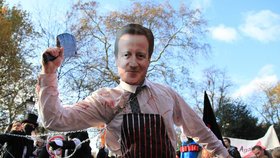 Cameron jako řezník občanů Velké Británie