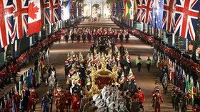 Přípravy na korunovaci Karla III v Londýně. (3.5.2023)