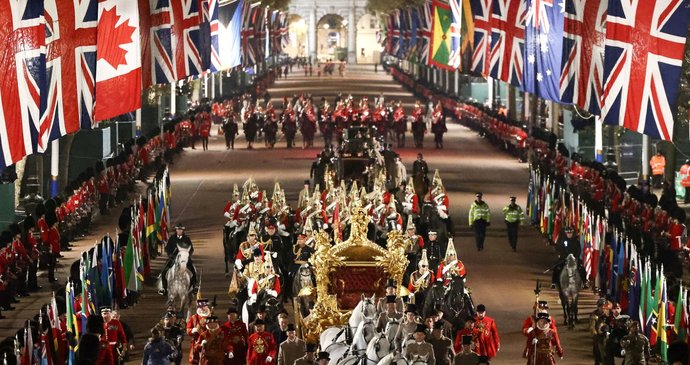 Přípravy na korunovaci Karla III v Londýně. (3.5.2023)