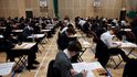 Omikron v Británii vyprazdňuje pracoviště, dopady pociťují nemocnice, školy i firmy. Omikron v Británii vyprazdňuje pracoviště, dopady pociťují nemocnice, školy i firmy.