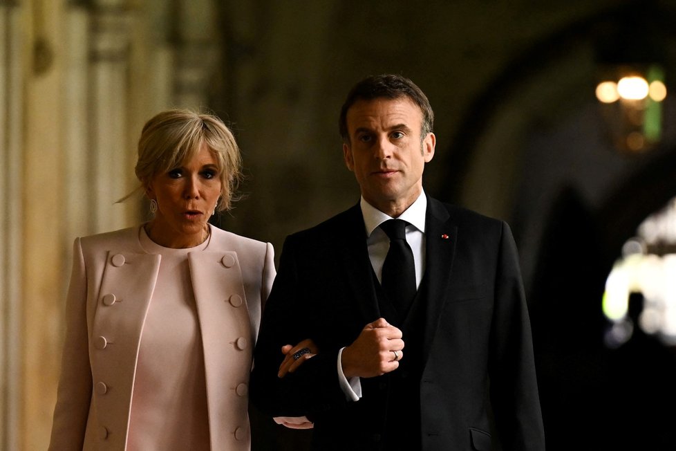 Korunovace Karla III.:  Francouzský prezident Emmanuel Macron s manželkou Brigitte. (6.5.2023)
