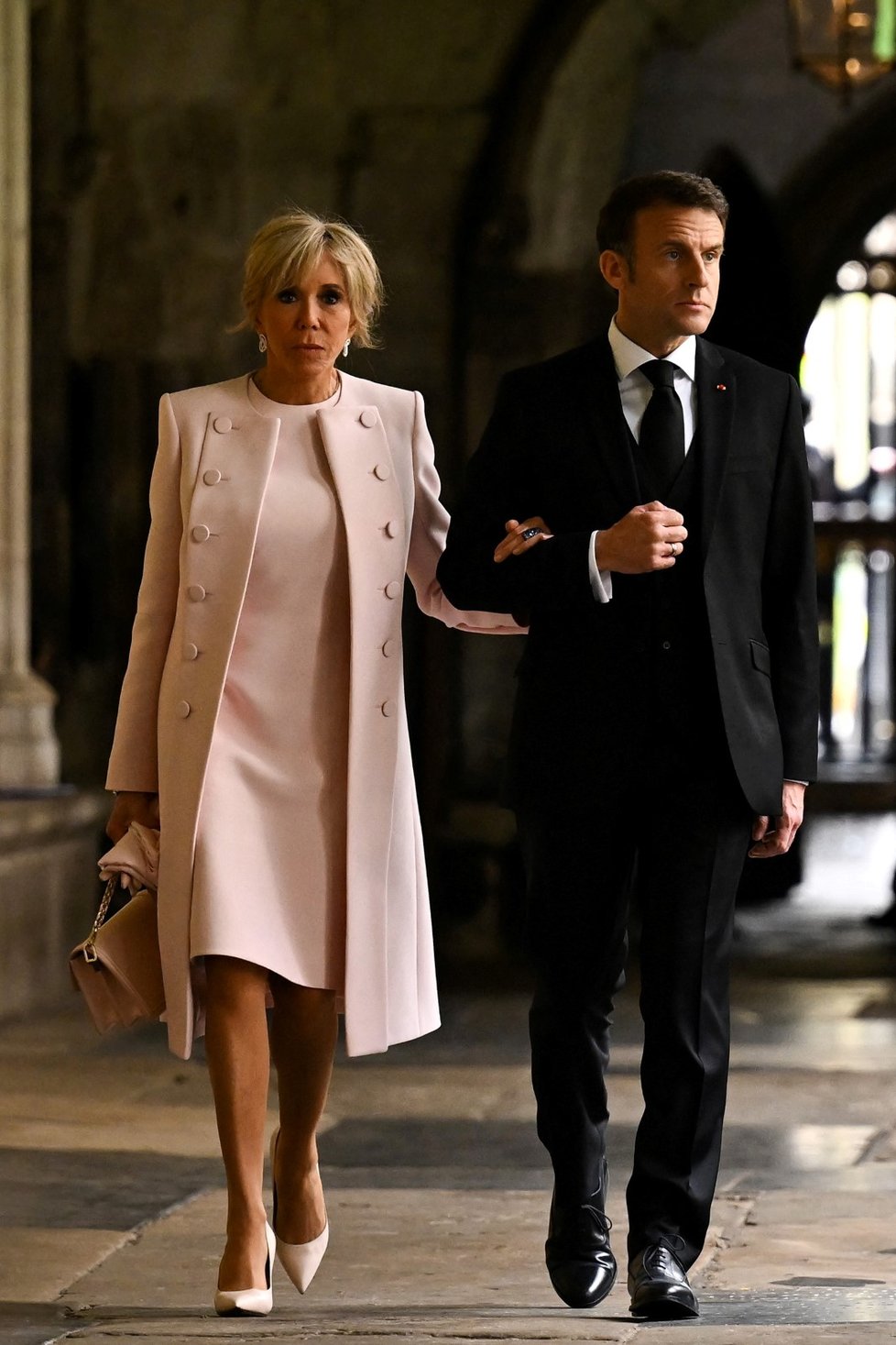 Korunovace Karla III.:  Francouzský prezident Emmanuel Macron s manželkou Brigitte. (6.5.2023)