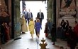 Korunovace Karla III.: První dáma USA Jill Bidenová přijela do Westminsterského opatství s vnučkou Finnegan. (6.5.023)
