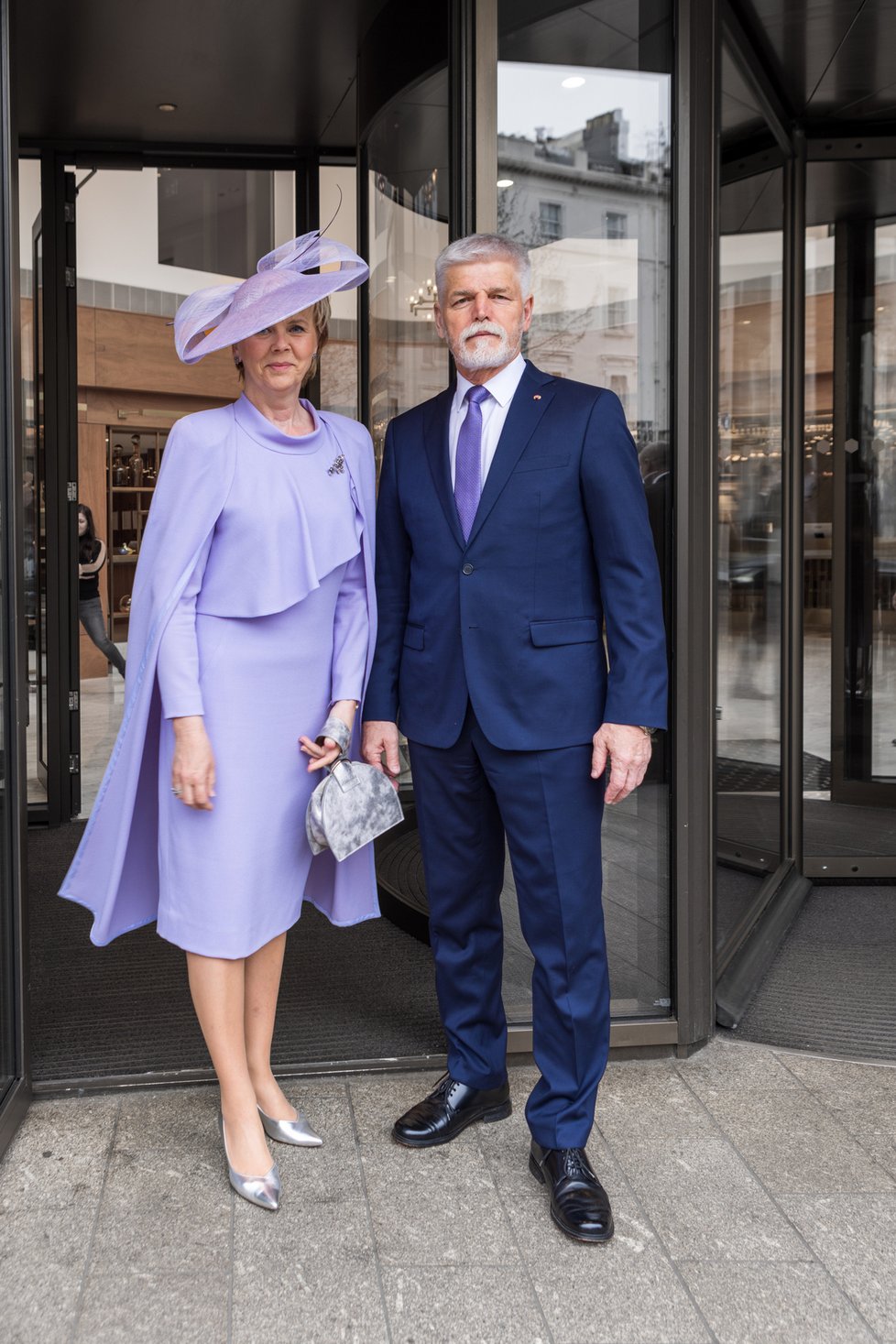 Prezident Petr Pavel s první dámou Evou při cestě do Westminsterského opatství. (6.5.2023)