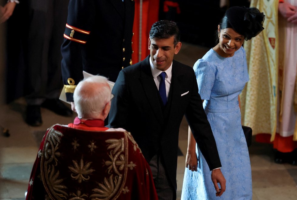 Korunovace Karla III.:  Britský premiér Rishi Sunak s manželkou. (6.5.2023)