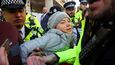 Policie zadržela aktivistku Gretu Thunbergovou. (17.10.2023)