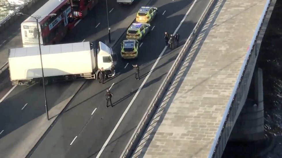 Zásah policie na London Bridge.