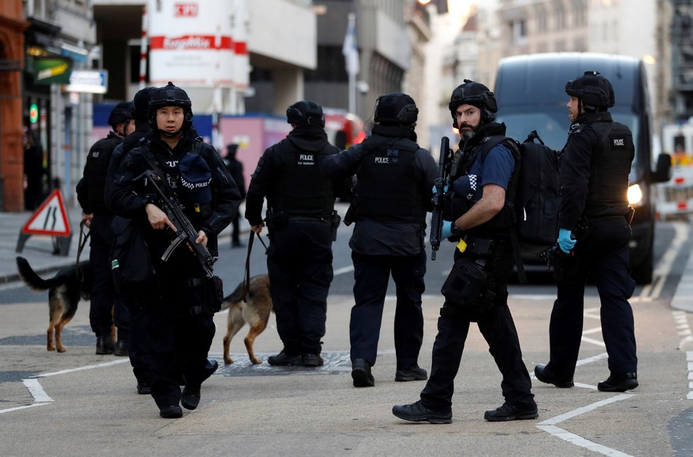 Zásah policie u London Bridge.