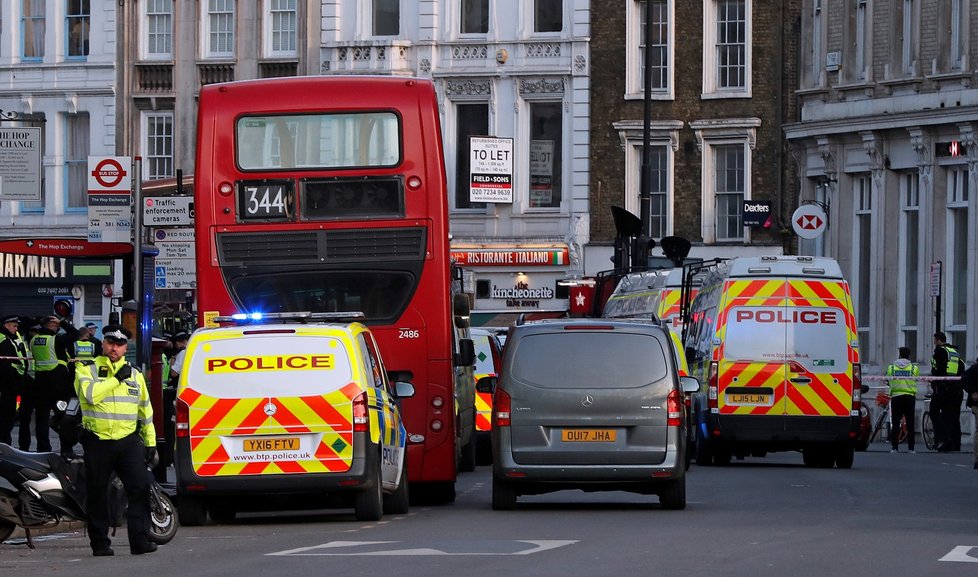 Zásah policie u London Bridge.