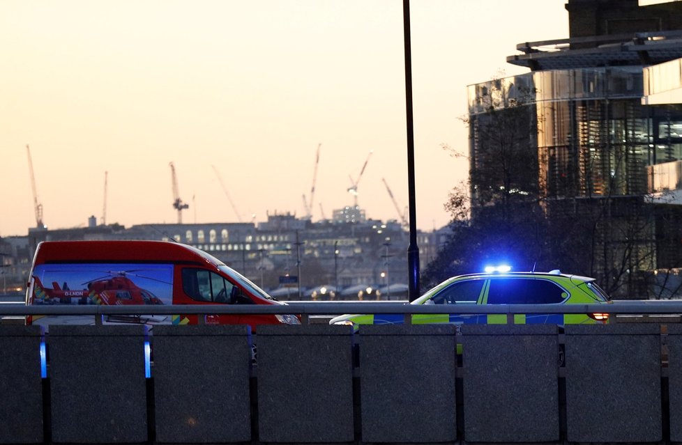 Policie po útoku uzavřela London Bridge.