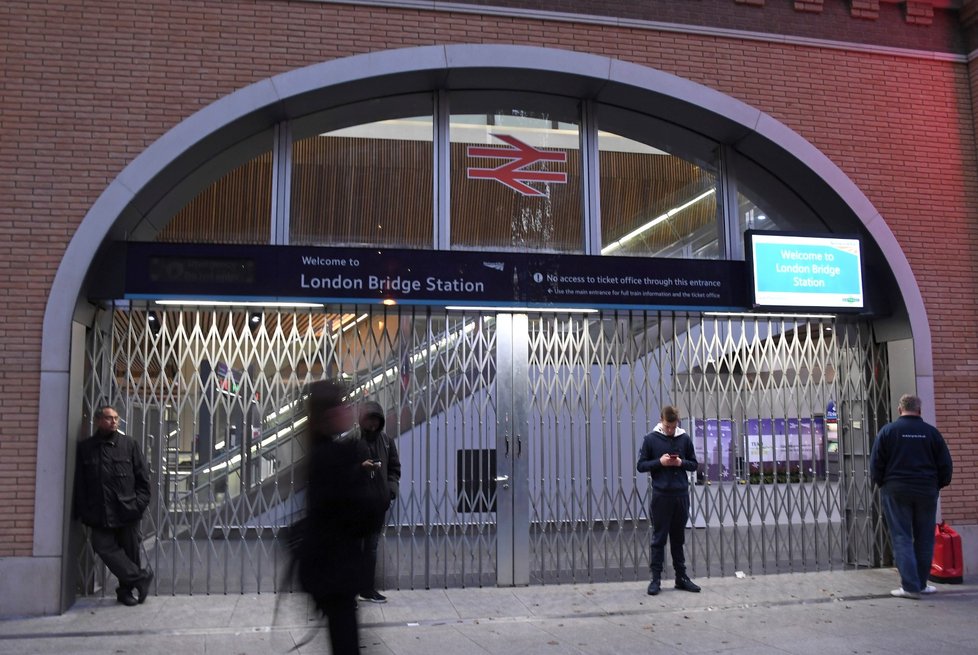 Policie po útoku uzavřela London Bridge.