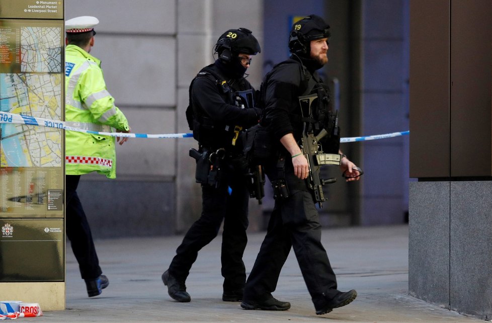 Policie po útoku uzavřela London Bridge.