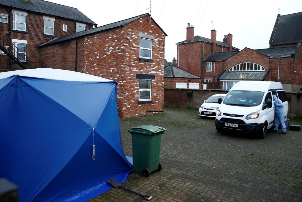 Policie kvůli teroristickému útoku prohledávala také dům ve  Staffordu.