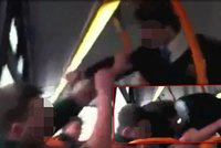 Školák (14) napadl v autobuse dítě a videem se chlubil na internetu: Zatkli ho