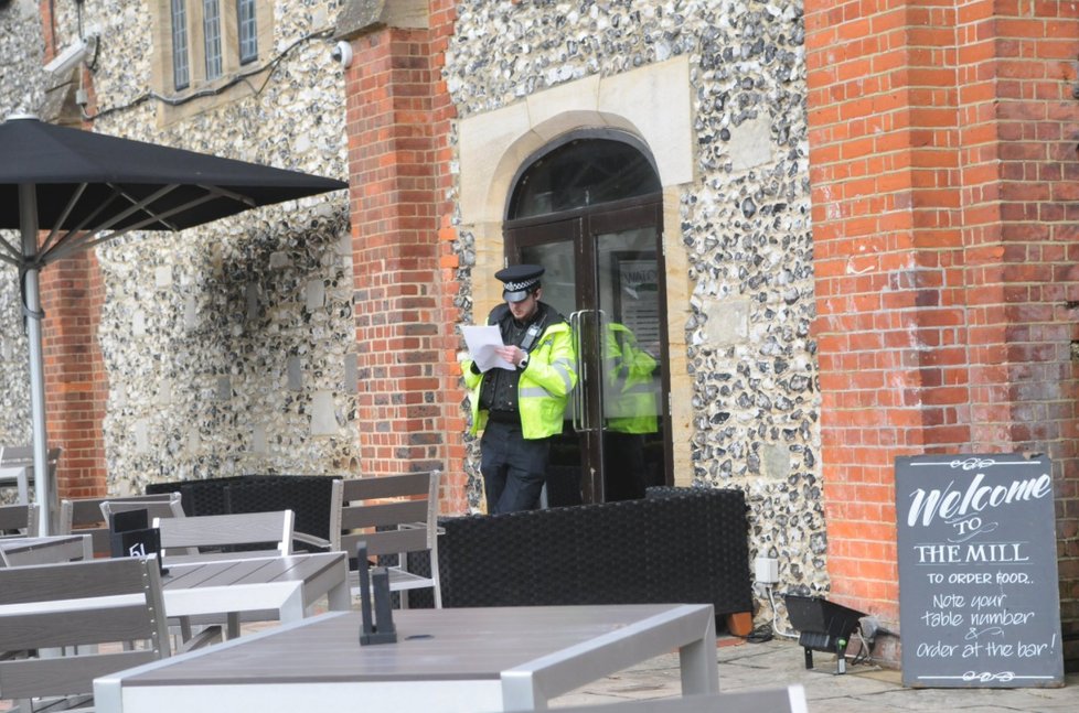 Policie dlouho vyšetřovala restauraci, kde Skripal a jeho dcera jedli.