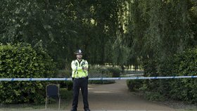 V Amesbury a Salisbury byla vyhlášena karenténa, policie uzavřela místa, která navštívil otrávený pár: Dawn Sturgessová a Charlie Rowley.