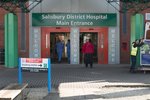 Nemocnice v anglickém městě Salisbury, kde byli hospitalizováni Sergej Skripal a jeho dcera Julija.