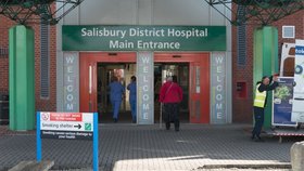 Nemocnice v anglickém městě Salisbury, kde byli hospitalizováni Sergej Skripal a jeho dcera Julija.
