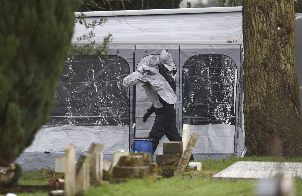 Na vyšetřování otravy ruského exšpiona Sergeje Skripala se podílí policie, armáda i rozvědka.