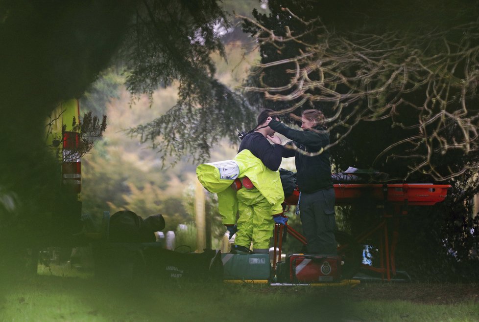 Vyšetřování otravy ruského exšpiona Sergeje Skripala pokračuje, podílí se na něm policie, armáda i rozvědka. Povoláni byli i super vyhledávači.