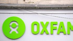 Logo charitativní organizace Oxfam, ilustrační foto.