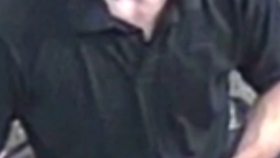 Policisté pátrají po zhruba dvacetiletém mladíkovi.