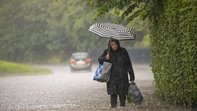 Přívalové deště v Edinburghu způsobily bleskové záplavy.