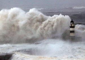 Velkou Británii zasáhla bouře Arwen