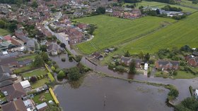 Britové se připravují na další přívalové deště, ty poslední zaplavily historické město Wainfleet.