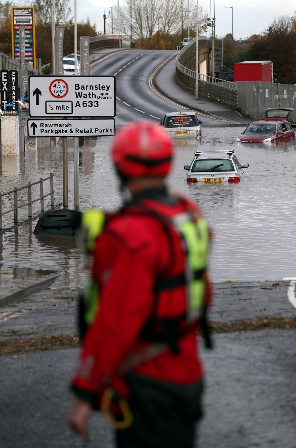 Sever Anglie sužují po přívalových deštích záplavy.
