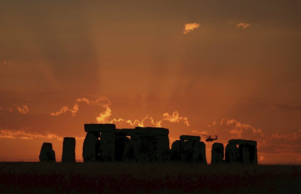 Vedra zasáhla i Velkou Británii: Slunce nad Stonehenge