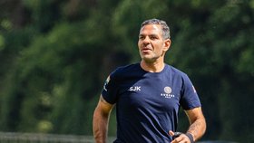 Indický miliardář Sunjay Kapur (†53) náhle zemřel poté, co při hře spolkl včelu.