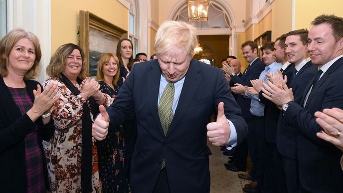 Britský premiér Boris Johnson neskrýval radost po vítězství u voleb.