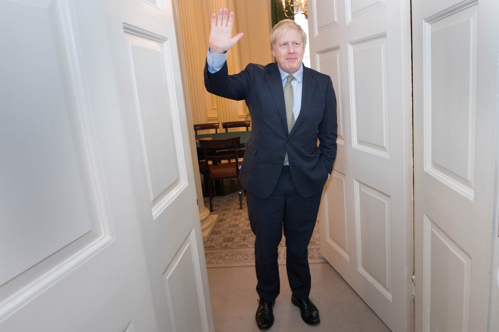 Britský premiér Boris Johnson neskrýval radost po vítězství u voleb (13. 12. 2019).