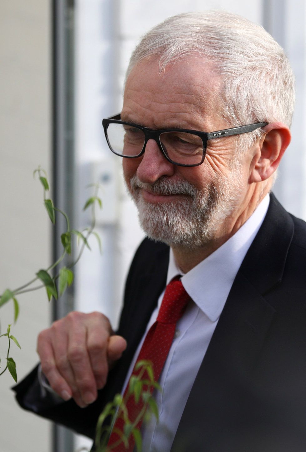 Vůdce opozice, labourista Jeremy Corbyn, po prohře u voleb smutnil (13. 12. 2019)