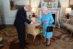 Novým britským premiérem se stal Boris Johnson, kterého vedením vlády pověřila královna Alžběta II.