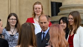 Bratr britského krále Karla III., princ Edward se sešel v Senátu s účastníky programu Mezinárodní ceny vévody z Edinburghu (DofE). (24.5.2023)