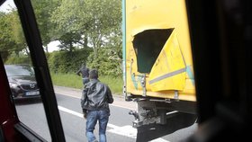 Ilegální přistěhovalci si prořezali cestu na svobodu. Hned ale skončili v rukou policie.