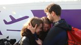 Hrstka aktivistů blokuje dopravu u letiště Heathrow. Mládež v Londýně pláče i zpívá