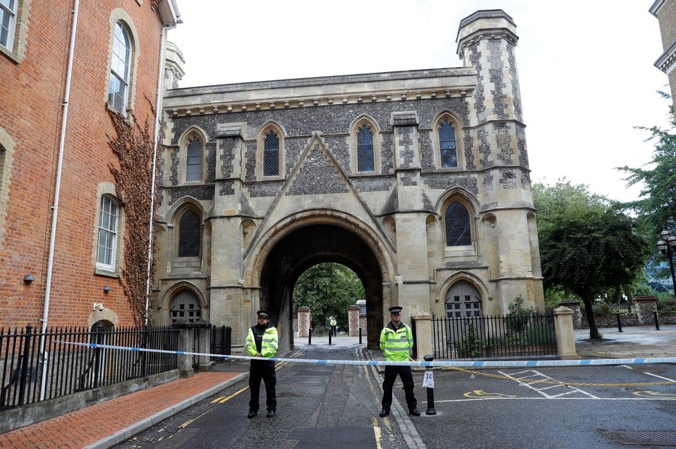 Policie vyšetřuje útok v Readingu jako teroristický čin.