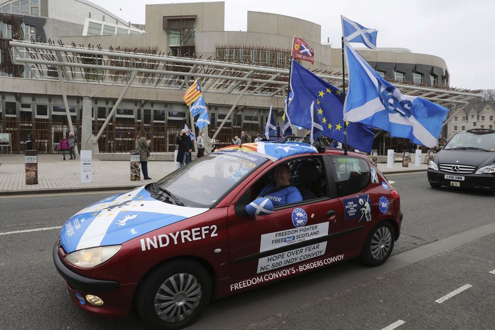 Skotský parlament v úterý vyslovil souhlas s vypsáním nového referenda o nezávislosti Skotska na Británii.