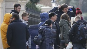 23 ruských diplomatů na výzvu britské vlády opustilo Londýn. (21. 3. 2018)