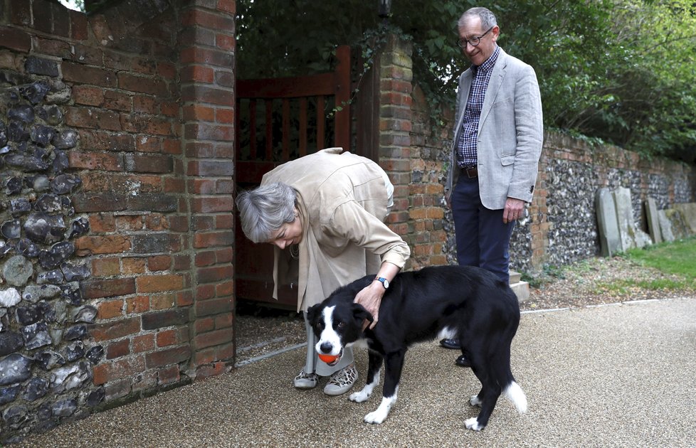 Britská premiérka Theresa Mayová s manželem Philipem.