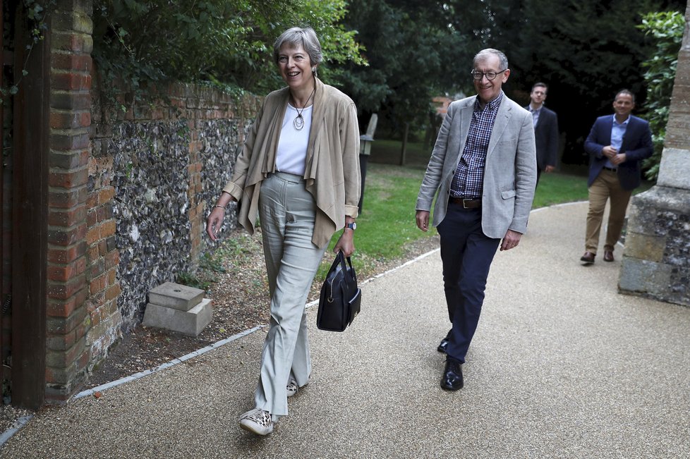Britská premiérka Theresa Mayová s manželem Philipem.