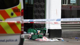 Krvavý útok v centru Londýna! Dva policisté skončili v nemocnici.