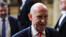 John Healey opustil britskou vládu.