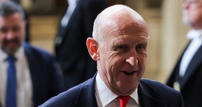 John Healey opustil britskou vládu.