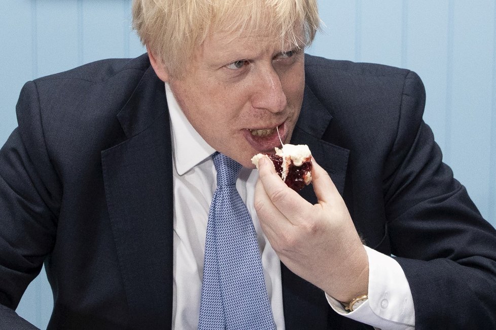 Britský premiér Boris Johnson se naplno zapojil do předvolební kampaně.